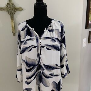 Nic + Zoe blouse size medium 2021 pattern 100 polyester